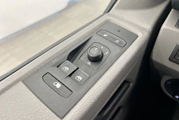 valkoinen Volkswagen Transporter 2021 kuva 17.