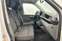 valkoinen Volkswagen Transporter 2021 kuva 18.