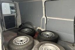 valkoinen Volkswagen Transporter 2021 kuva 20.