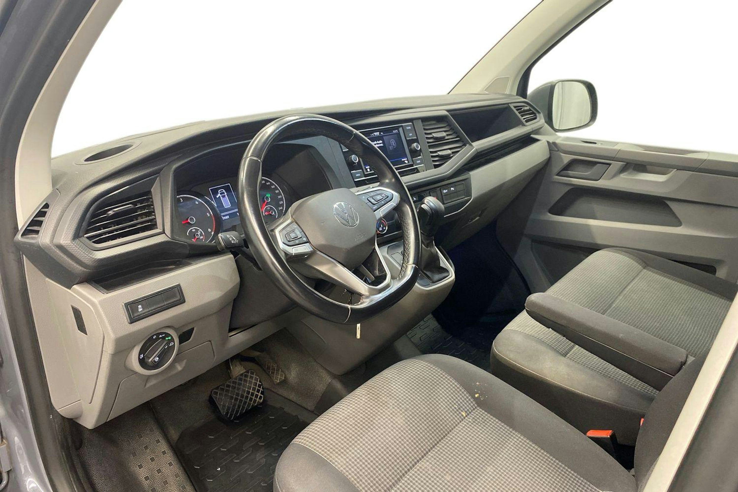 harmaa Volkswagen Transporter 2021 kuva 8.