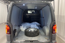 harmaa Volkswagen Transporter 2021 kuva 13.