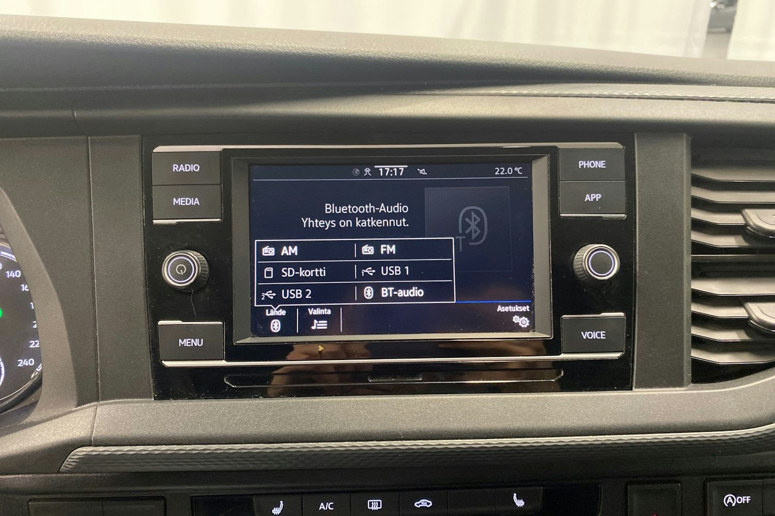 harmaa Volkswagen Transporter 2021 kuva 16.