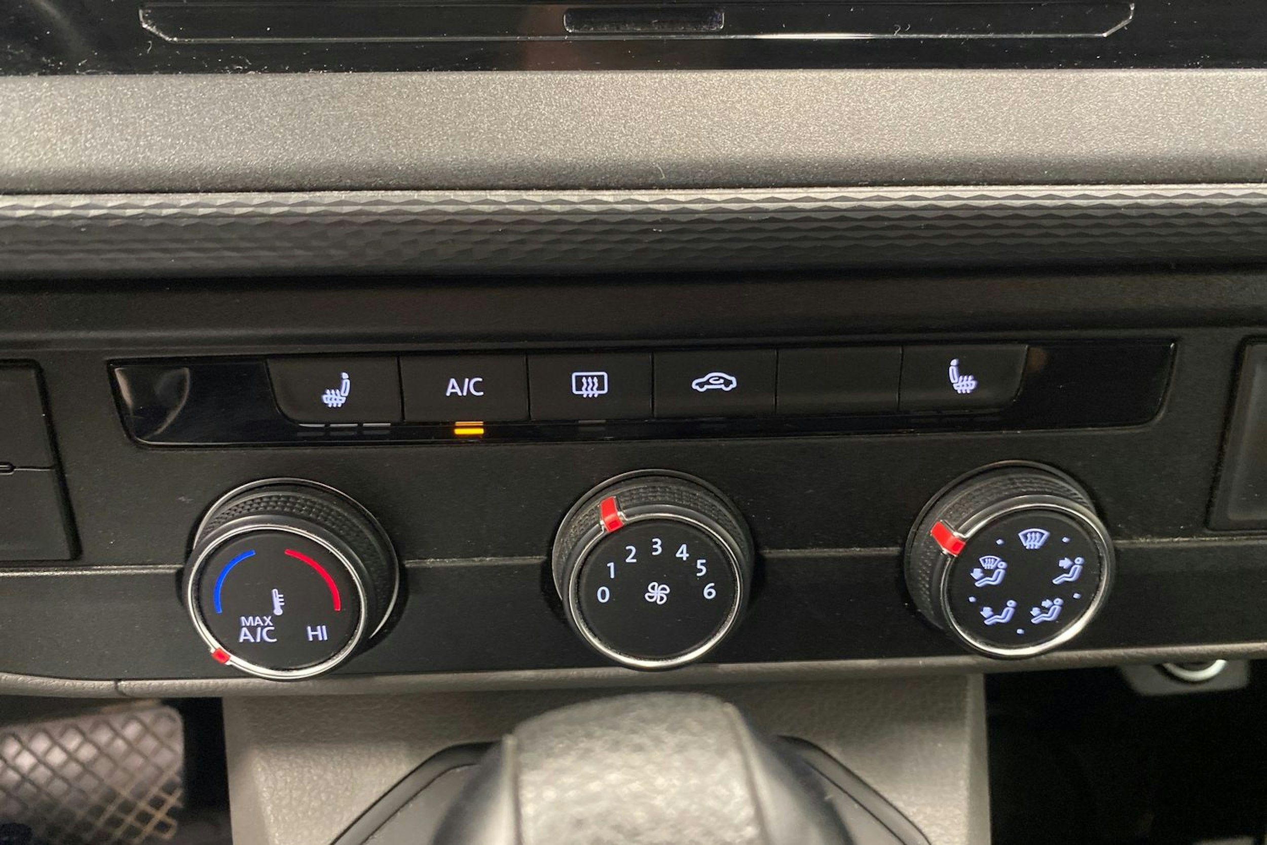 harmaa Volkswagen Transporter 2021 kuva 17.