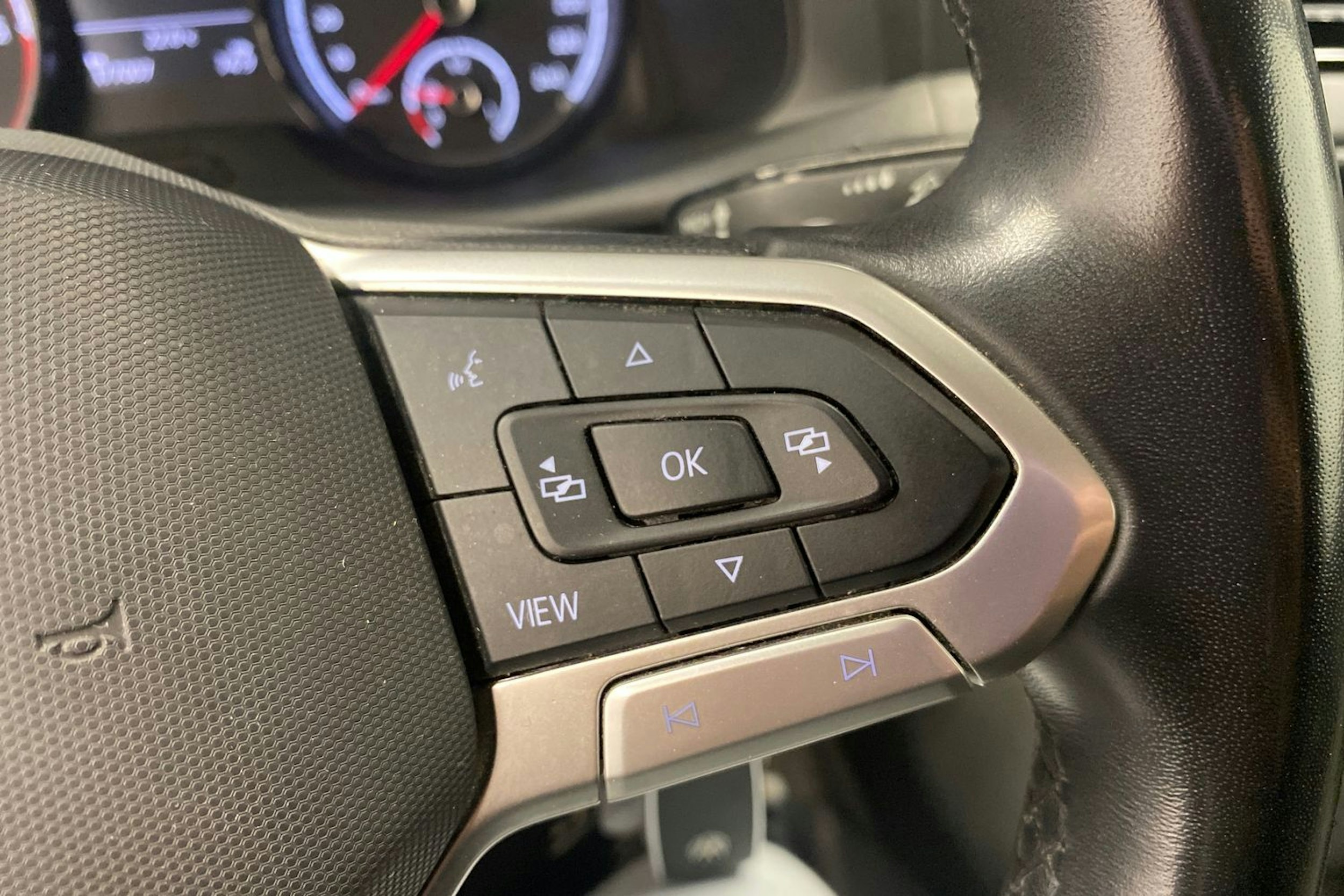 harmaa Volkswagen Transporter 2021 kuva 19.
