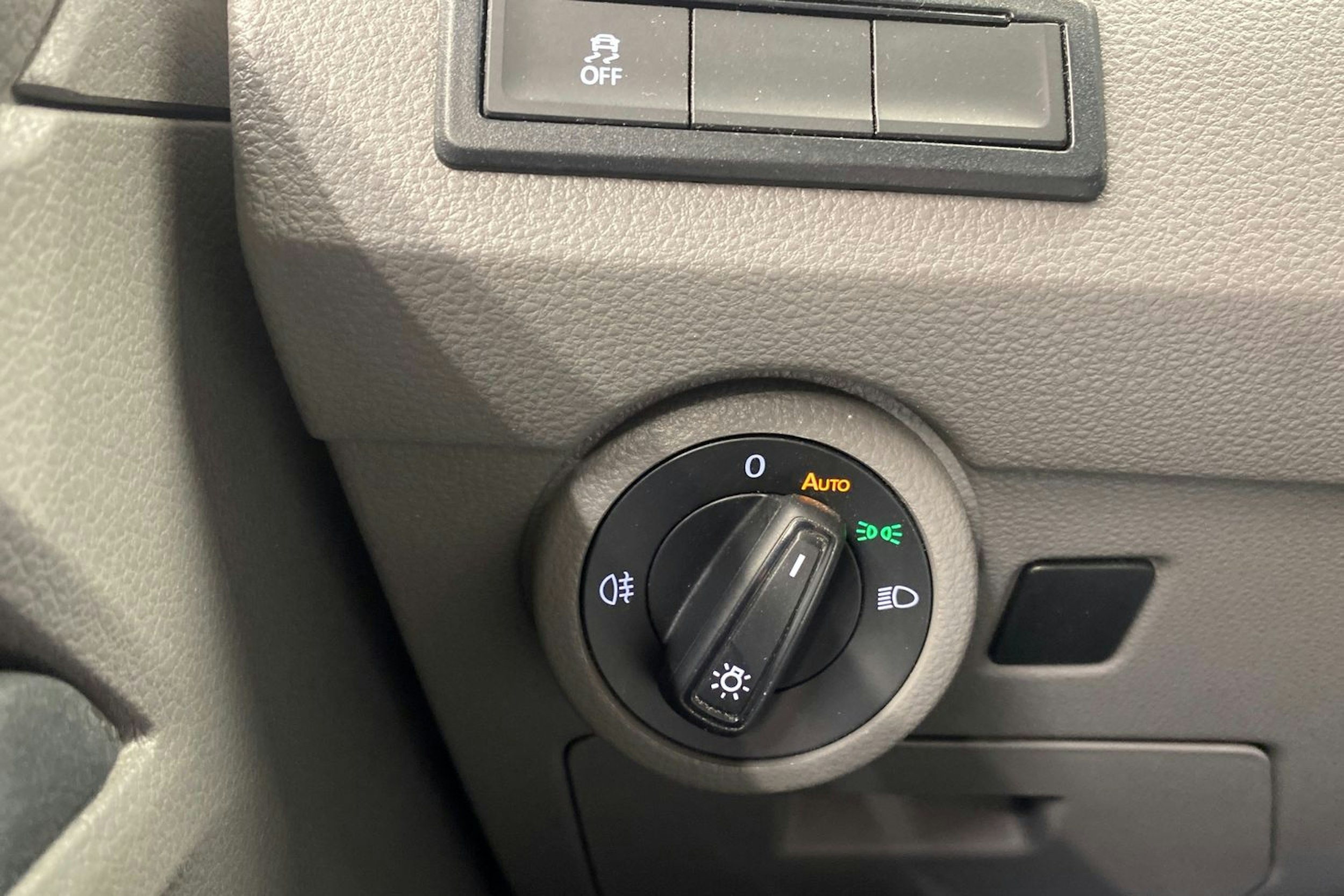 harmaa Volkswagen Transporter 2021 kuva 20.
