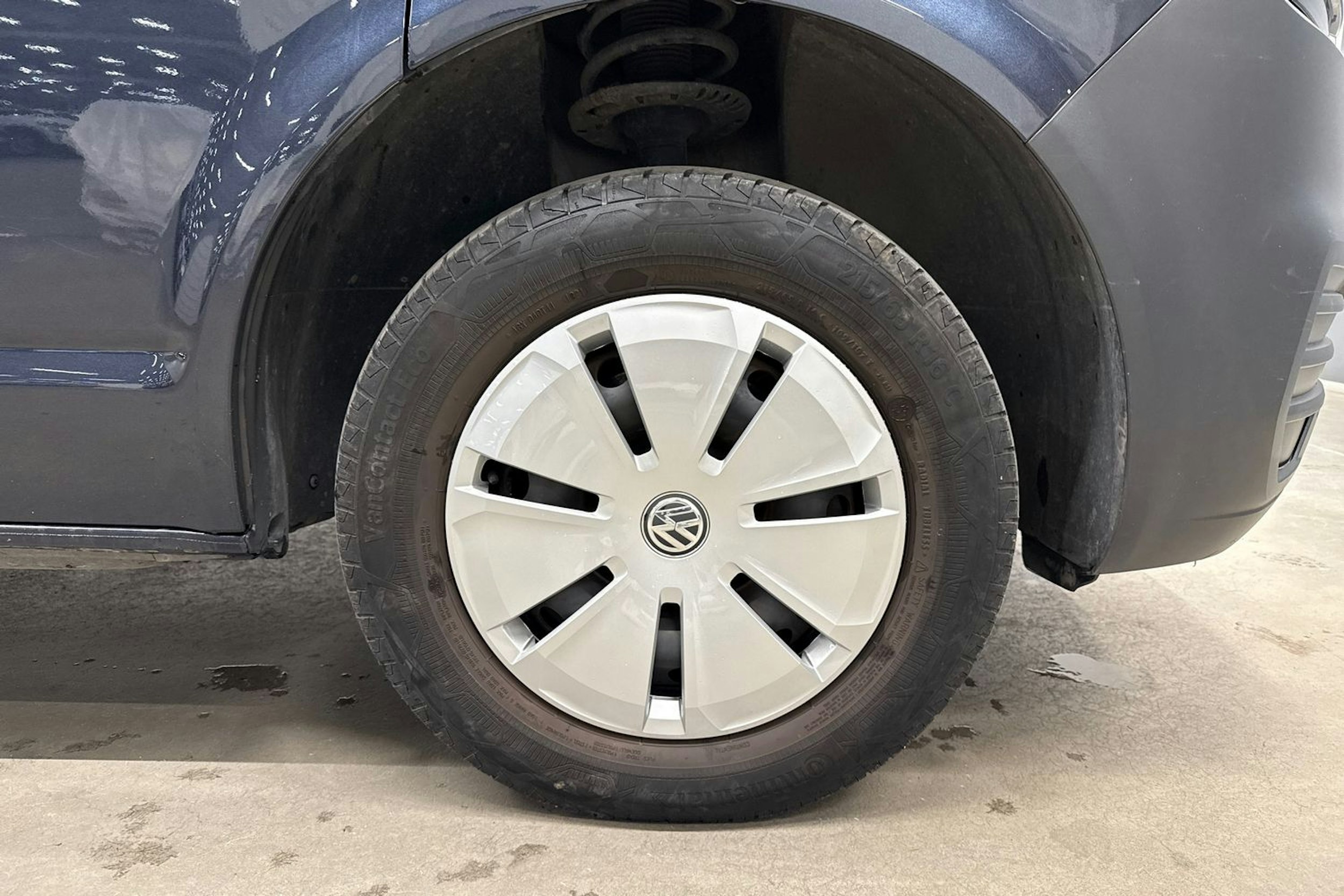 Sininen Volkswagen TRANSPORTER 2021 kuva 9.