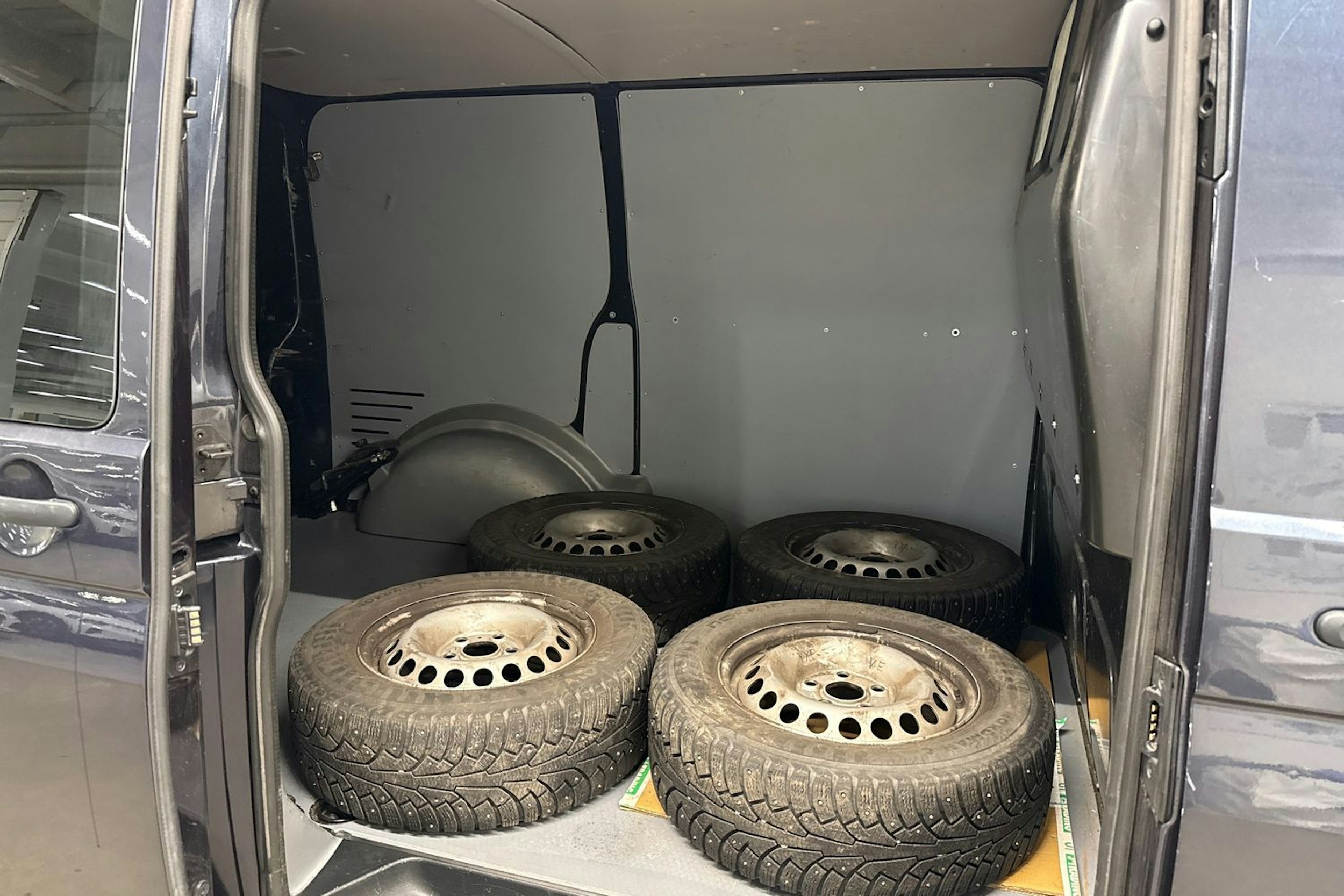Sininen Volkswagen TRANSPORTER 2021 kuva 10.