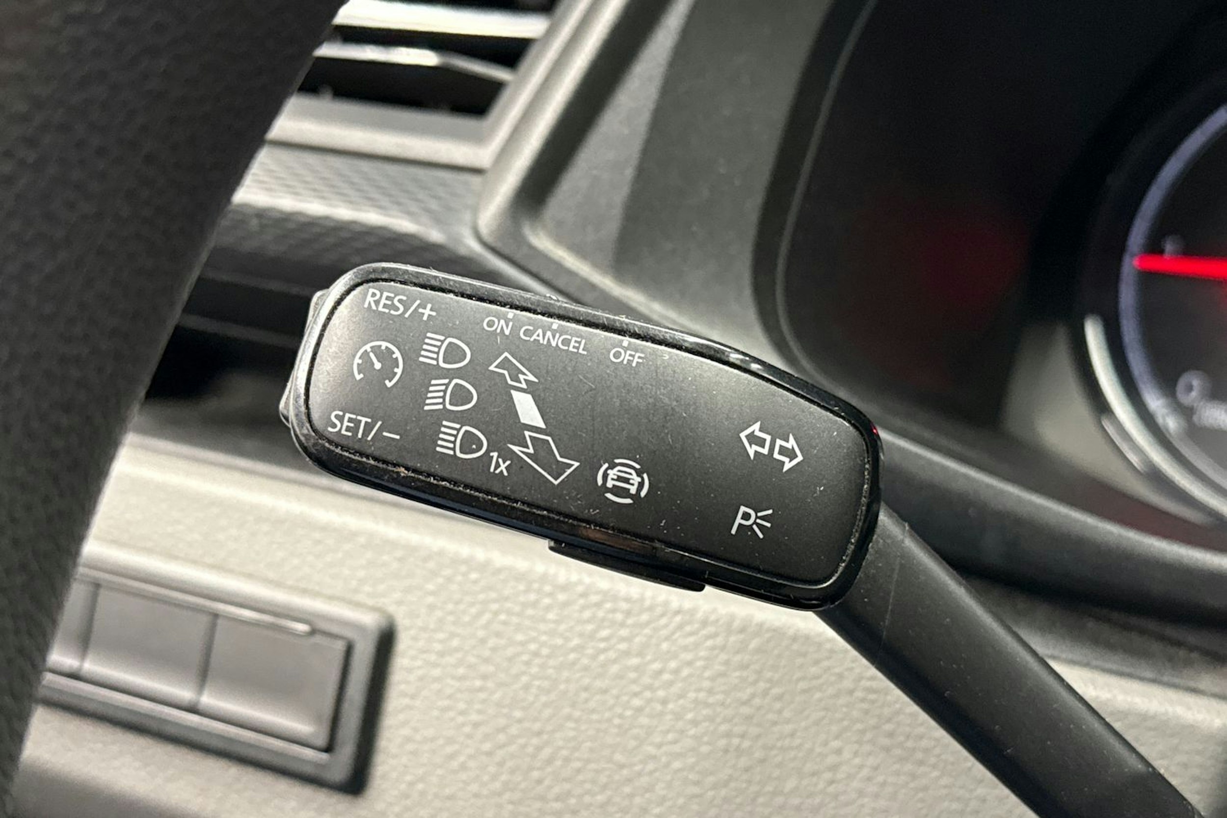 Sininen Volkswagen TRANSPORTER 2021 kuva 13.