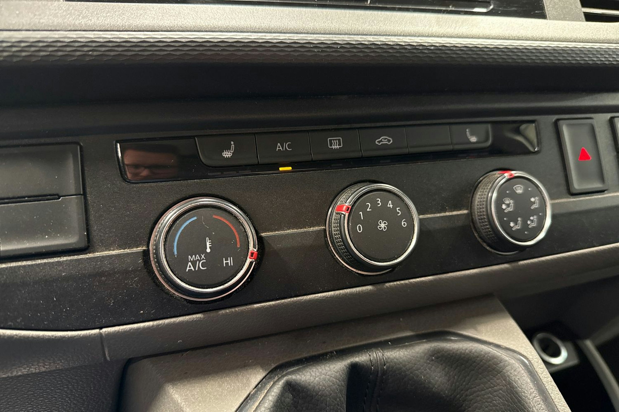 Sininen Volkswagen TRANSPORTER 2021 kuva 18.