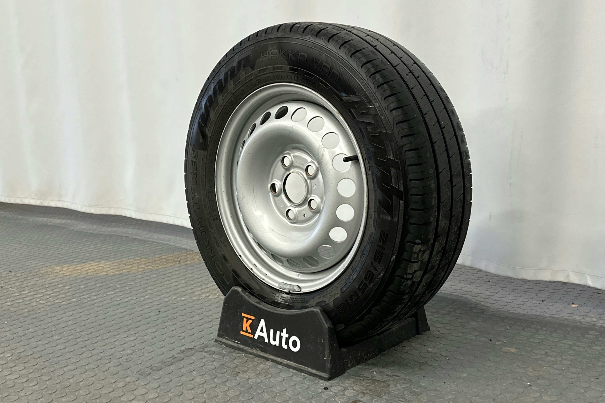 valkoinen Volkswagen Transporter 2021 kuva 13.