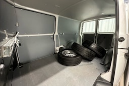 valkoinen Volkswagen Transporter 2021 kuva 17.