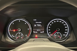 valkoinen Volkswagen Transporter 2021 kuva 19.