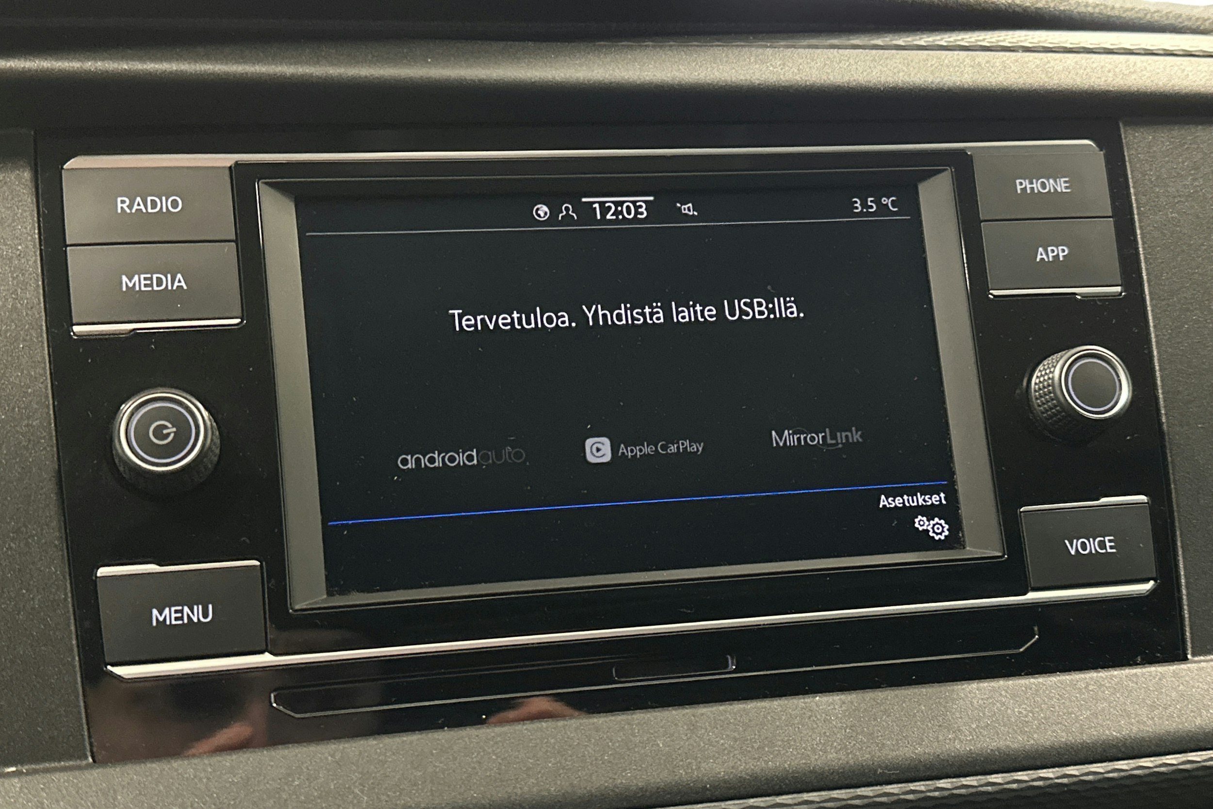 valkoinen Volkswagen Transporter 2021 kuva 20.