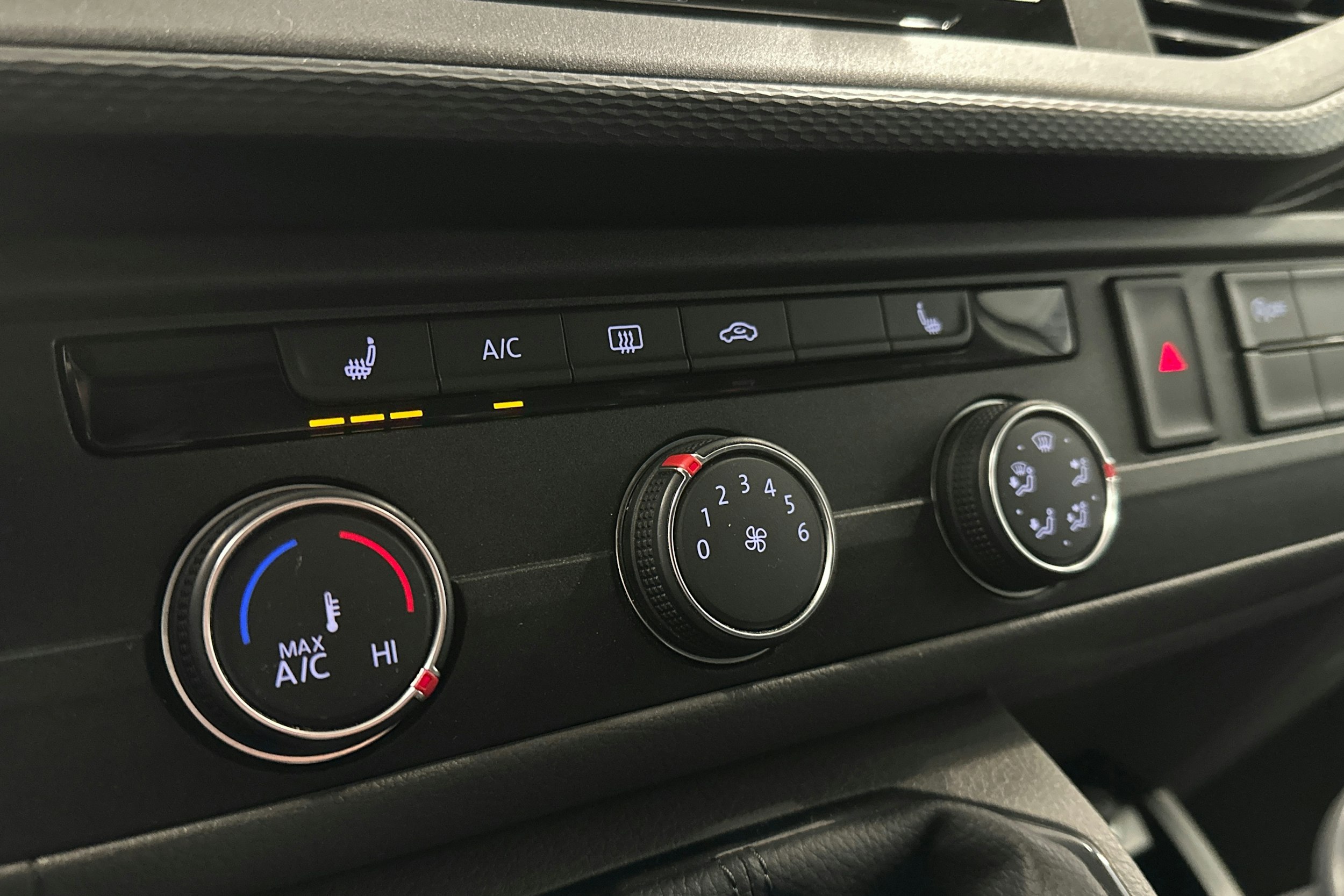 valkoinen Volkswagen Transporter 2021 kuva 22.