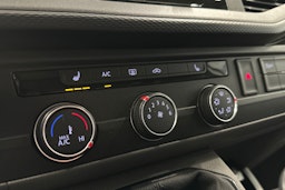 valkoinen Volkswagen Transporter 2021 kuva 22.