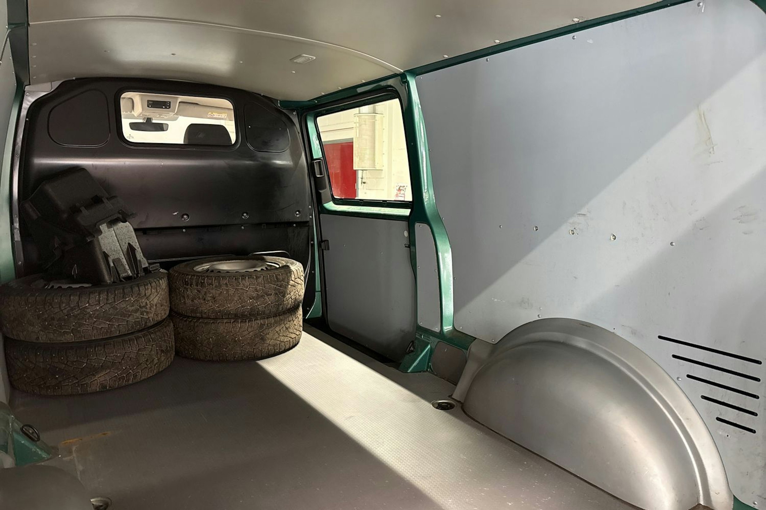 Vihreä Volkswagen TRANSPORTER 2021 kuva 12.