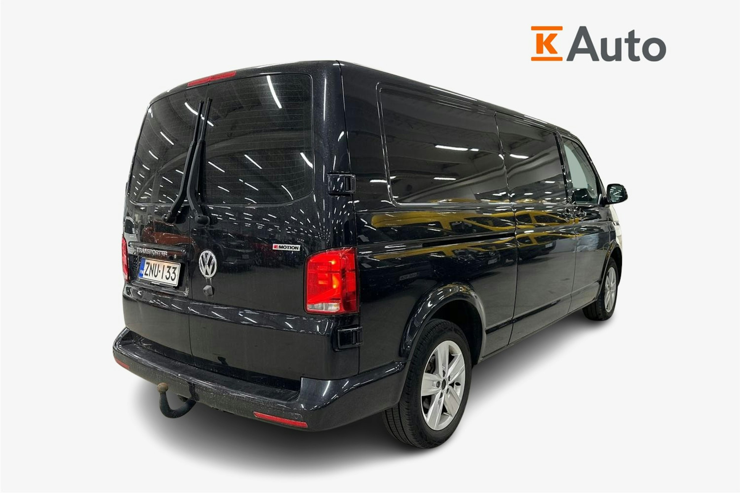 musta Volkswagen Transporter 2021 kuva 2.