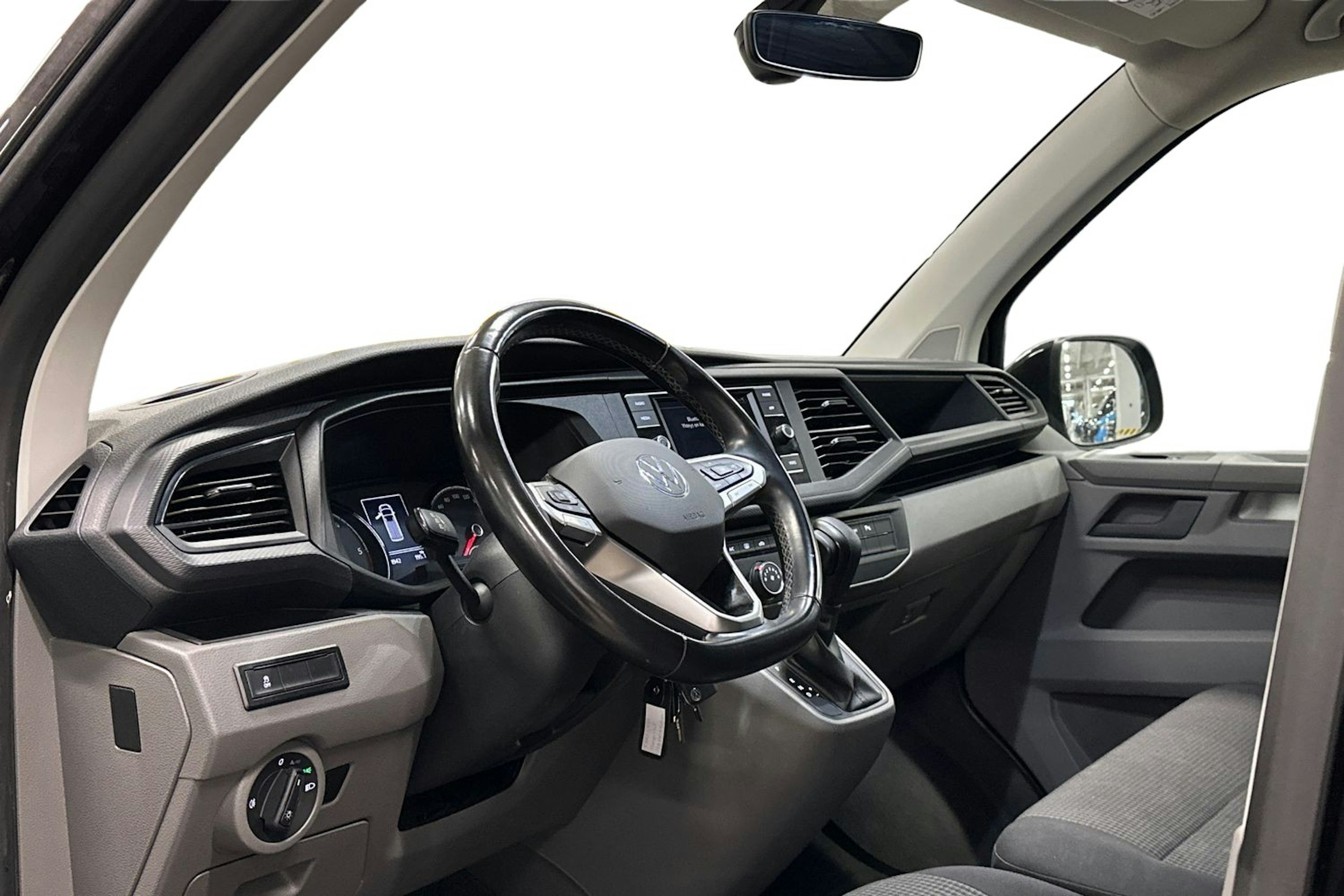 musta Volkswagen Transporter 2021 kuva 7.