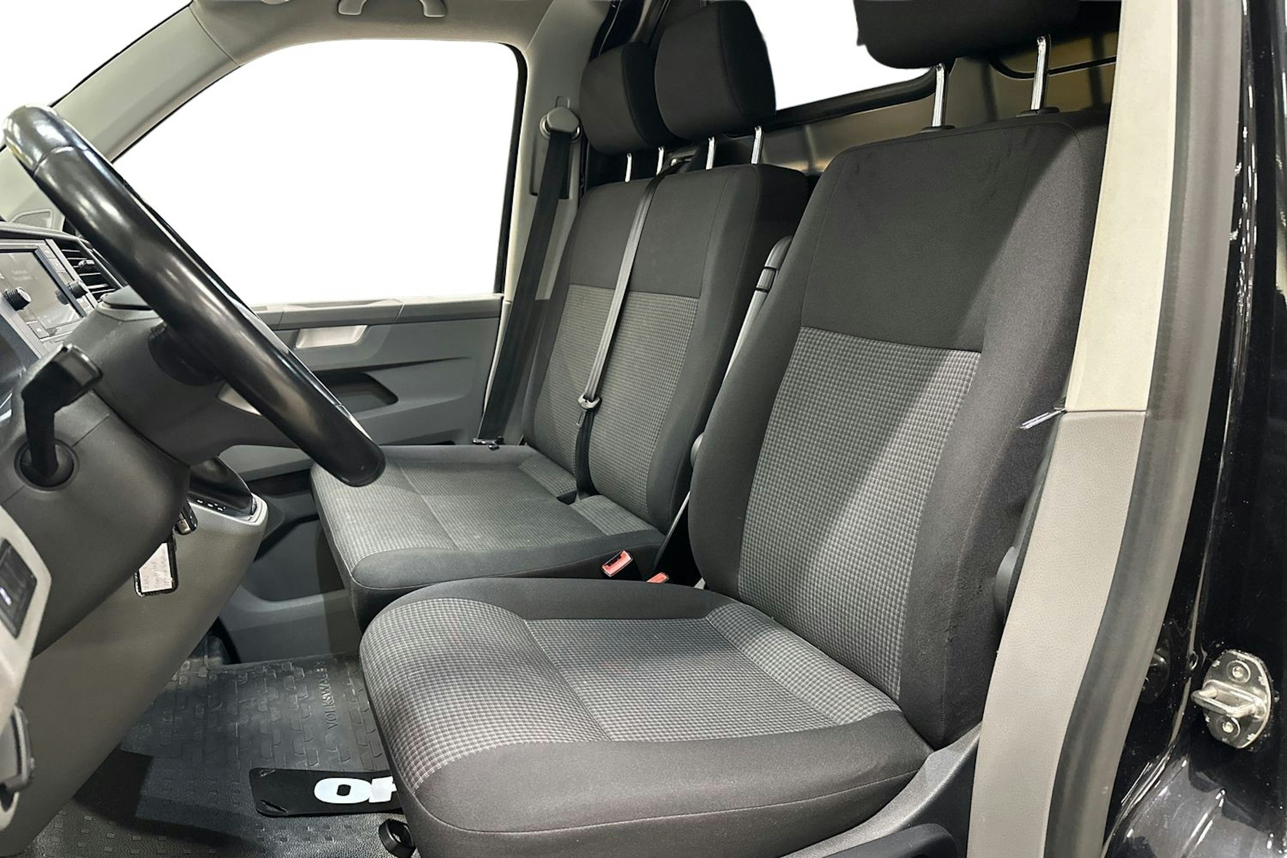 musta Volkswagen Transporter 2021 kuva 10.