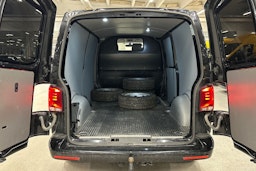 musta Volkswagen Transporter 2021 kuva 15.