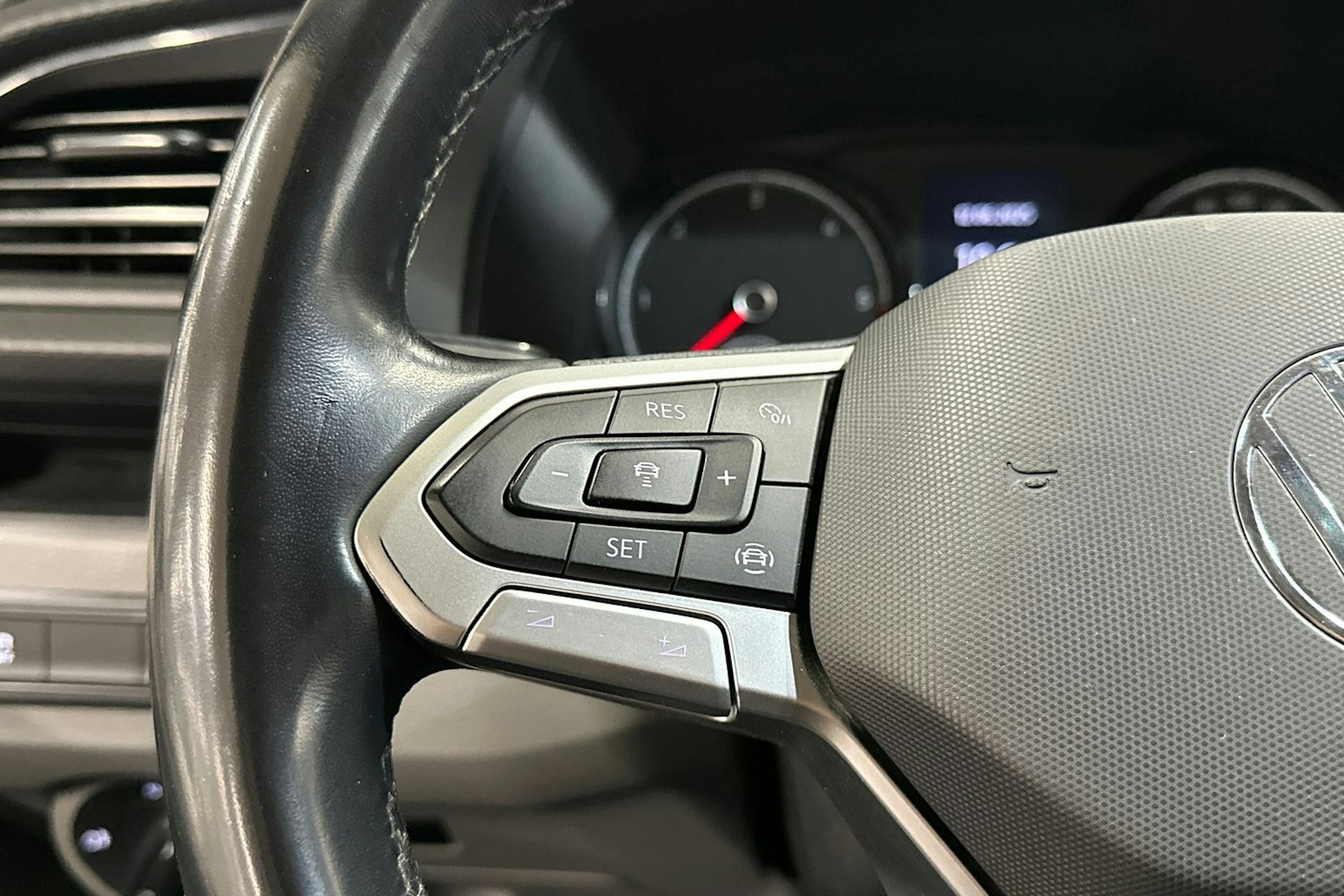 musta Volkswagen Transporter 2021 kuva 17.