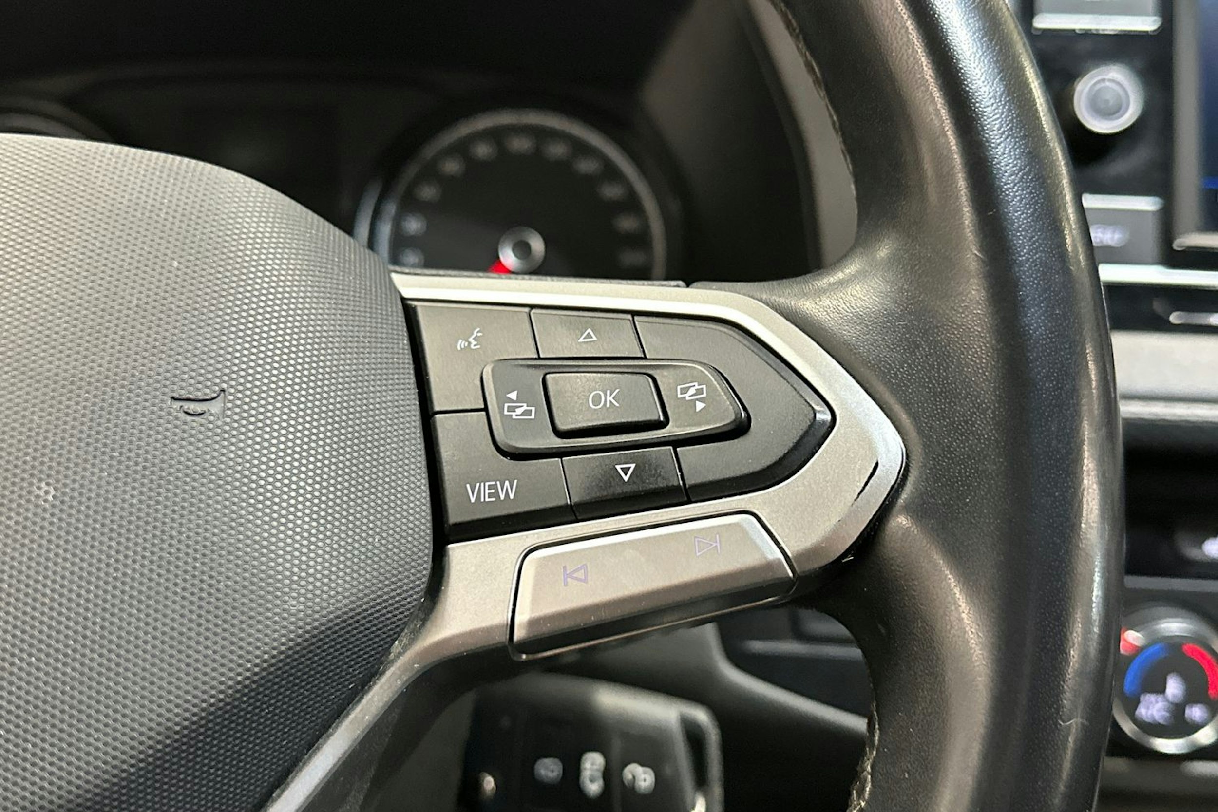 musta Volkswagen Transporter 2021 kuva 18.