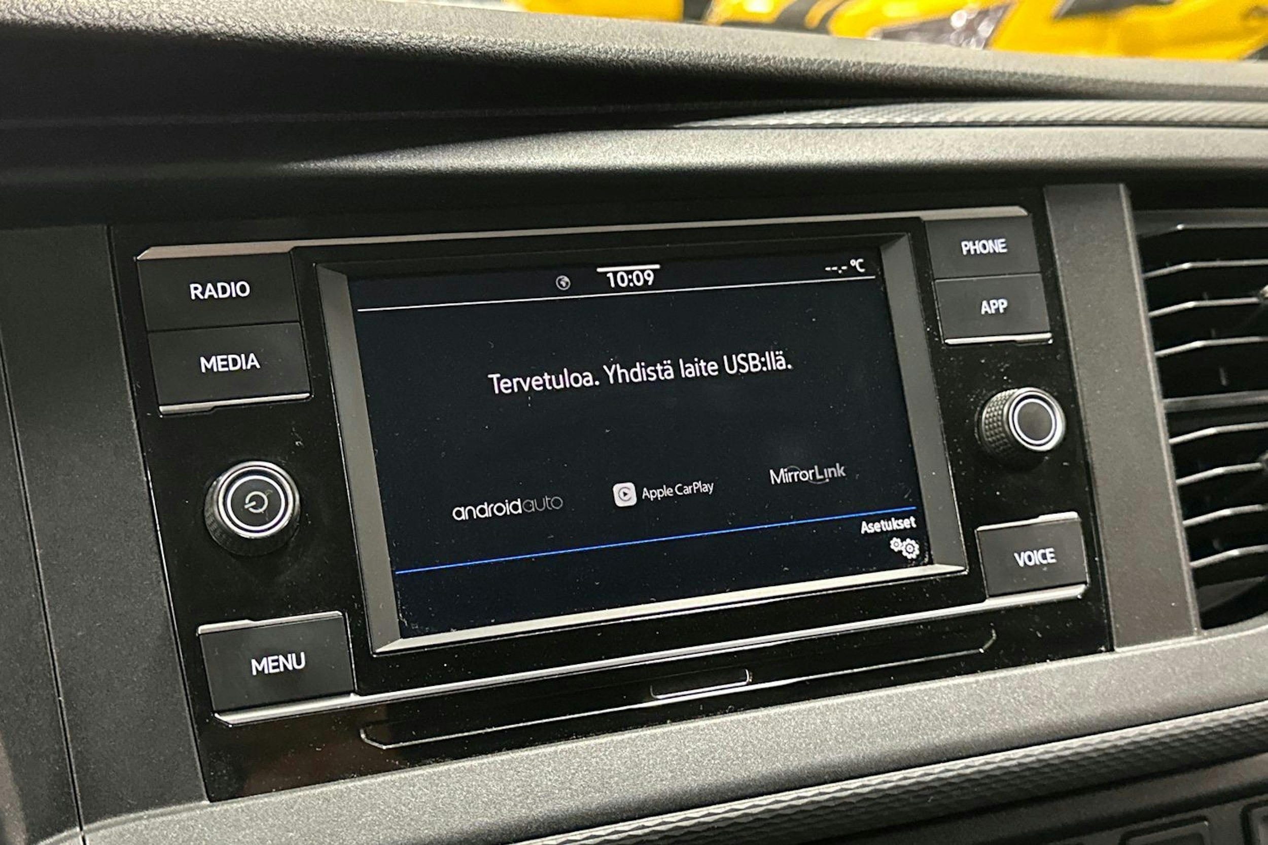 musta Volkswagen Transporter 2021 kuva 20.