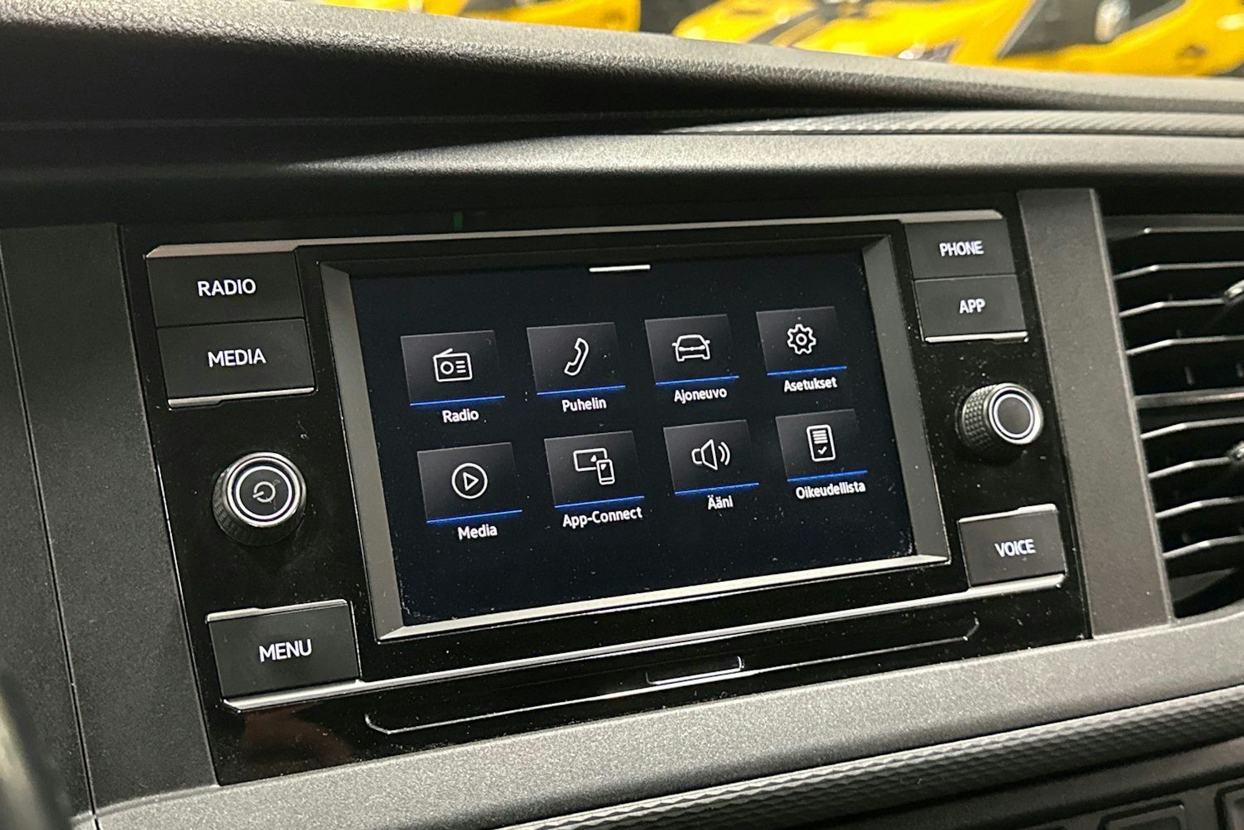 musta Volkswagen Transporter 2021 kuva 21.