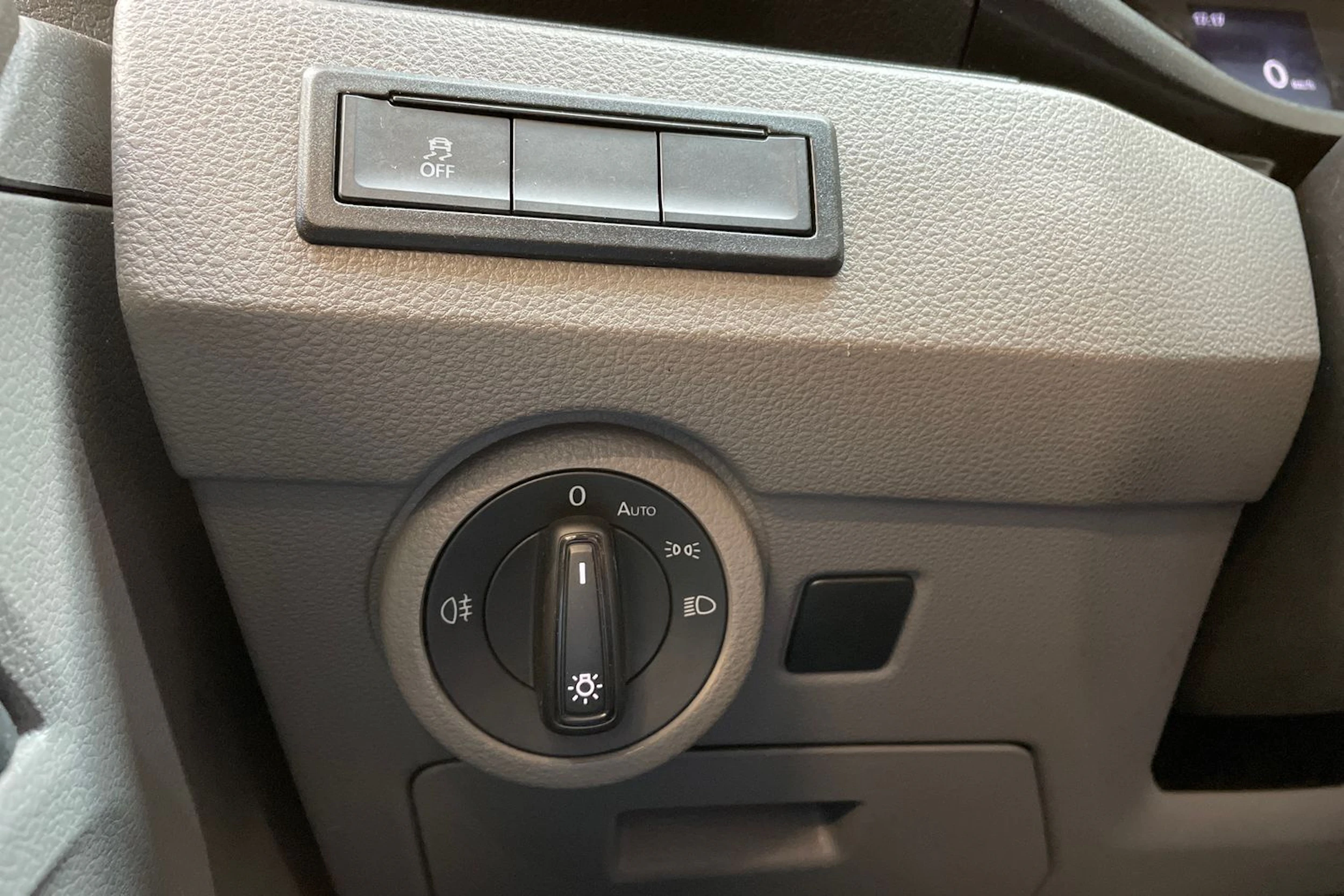 valkoinen Volkswagen Transporter 2021 kuva 22.