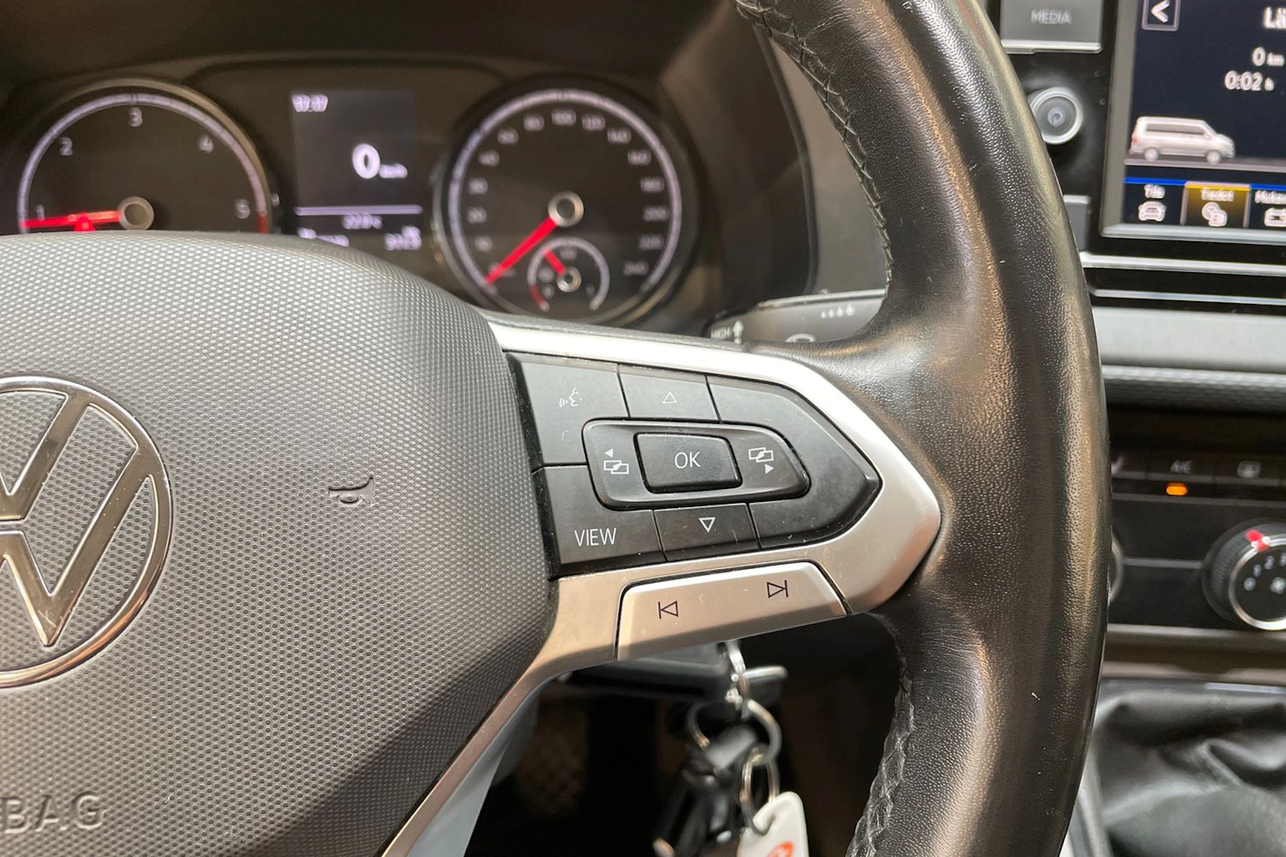 valkoinen Volkswagen Transporter 2021 kuva 24.
