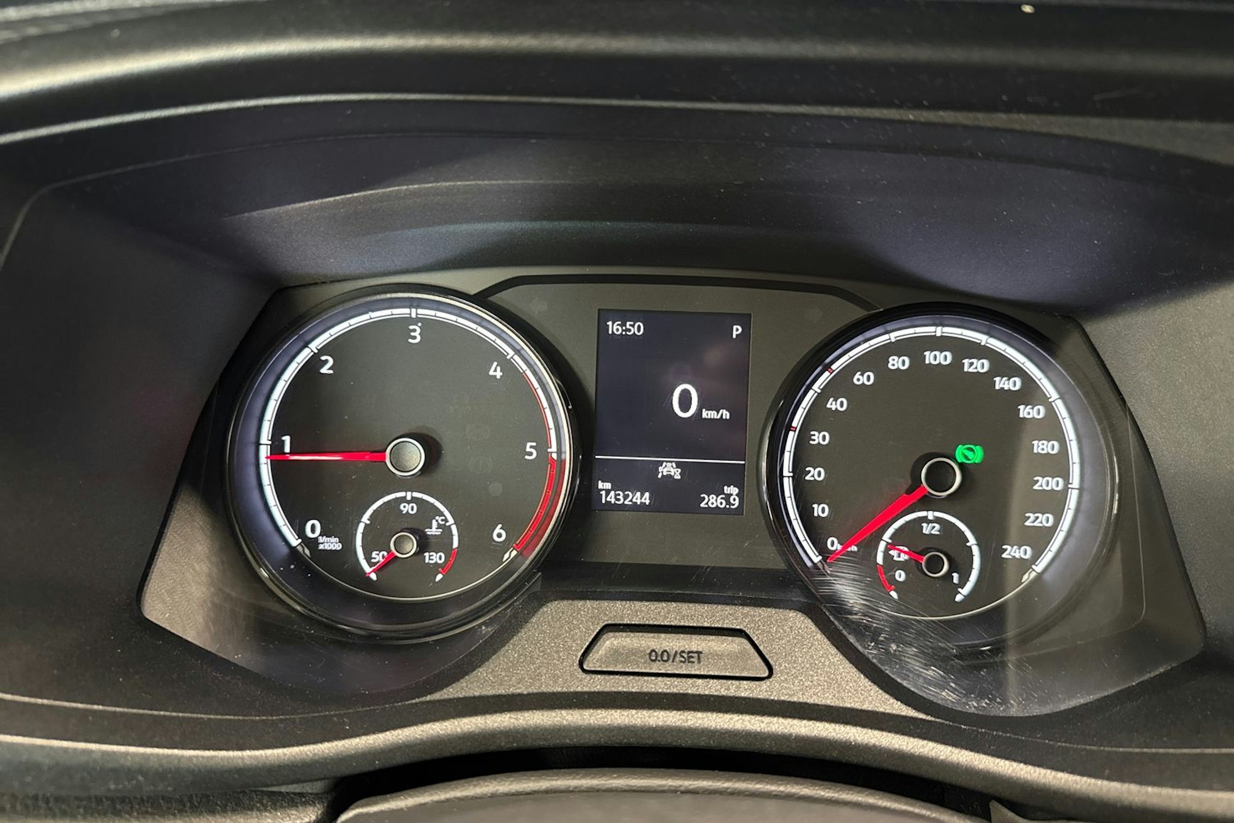 sininen Volkswagen Transporter 2021 kuva 14.
