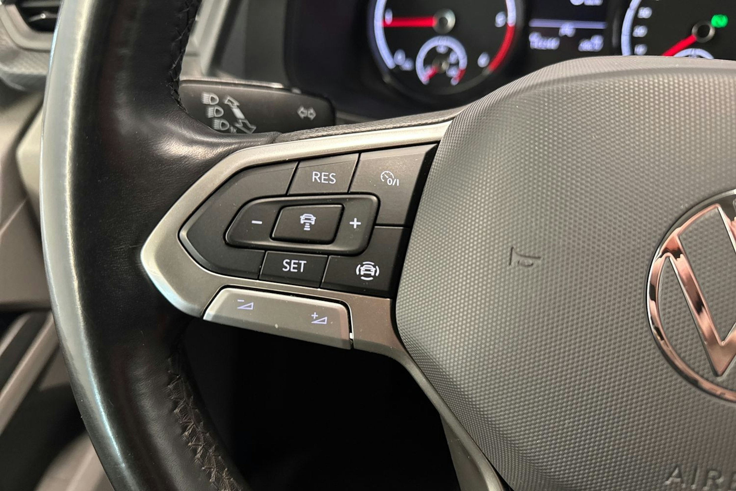 sininen Volkswagen Transporter 2021 kuva 15.