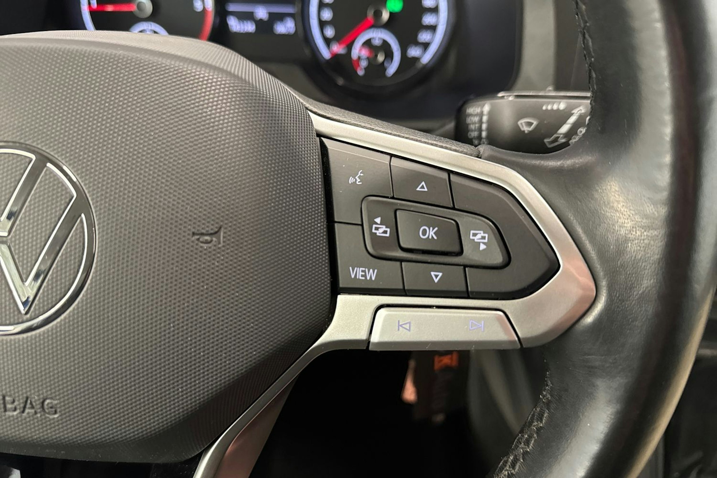 sininen Volkswagen Transporter 2021 kuva 16.