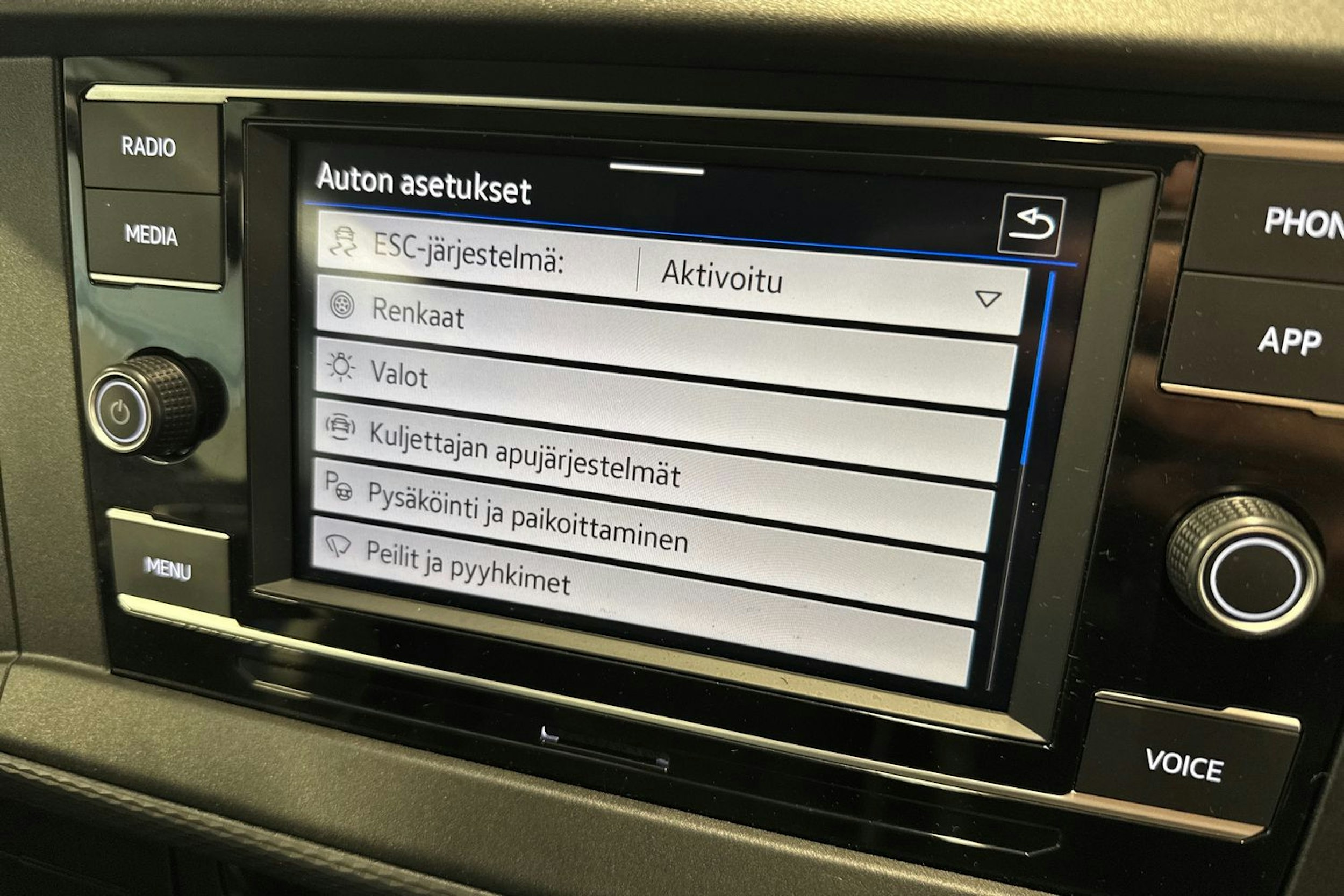 sininen Volkswagen Transporter 2021 kuva 19.