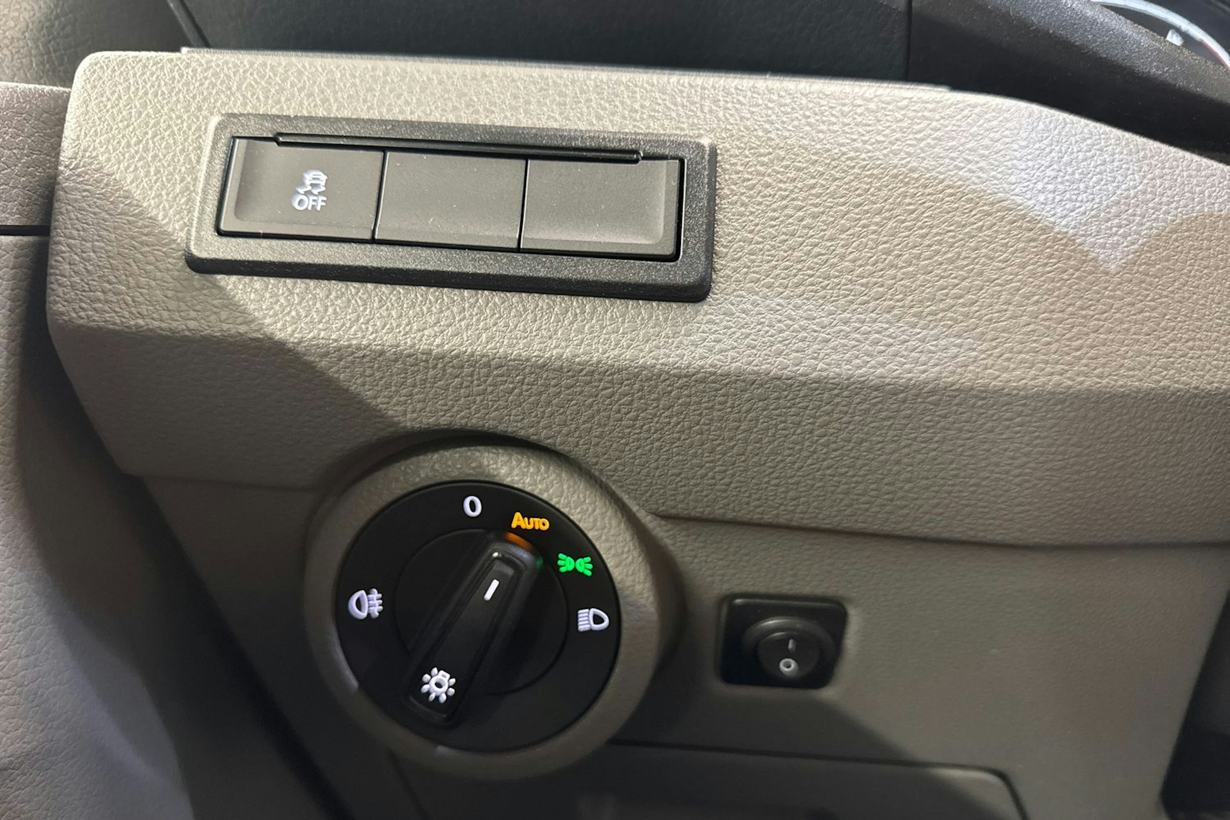 sininen Volkswagen Transporter 2021 kuva 22.