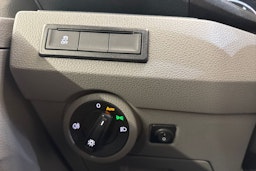 sininen Volkswagen Transporter 2021 kuva 22.