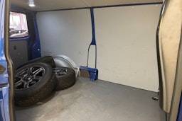 sininen Volkswagen Transporter 2021 kuva 26.