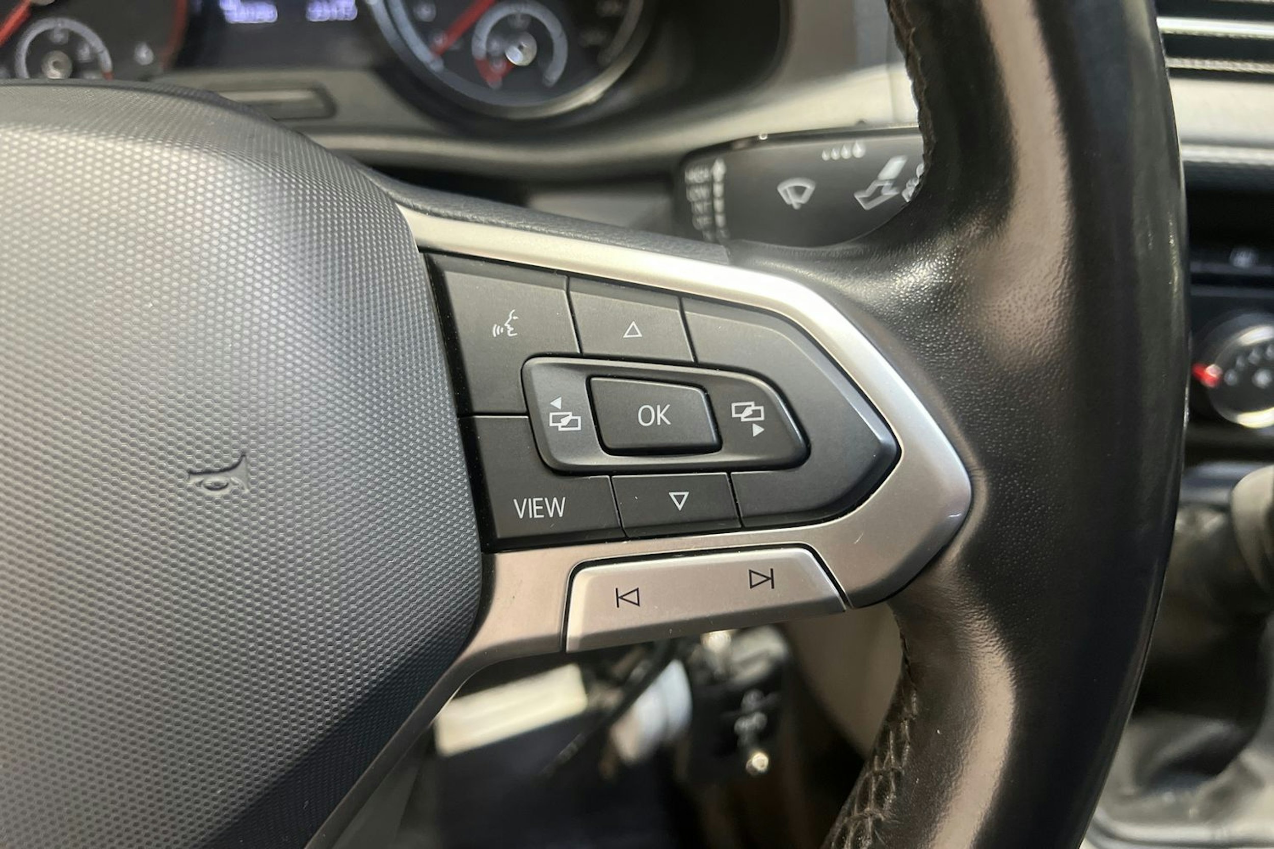 harmaa Volkswagen Transporter 2021 kuva 14.