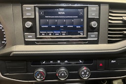 harmaa Volkswagen Transporter 2021 kuva 16.