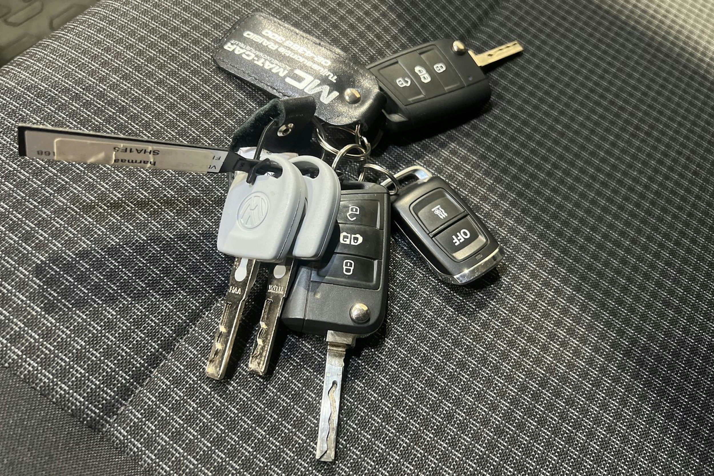 harmaa Volkswagen Transporter 2021 kuva 17.