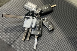 harmaa Volkswagen Transporter 2021 kuva 17.