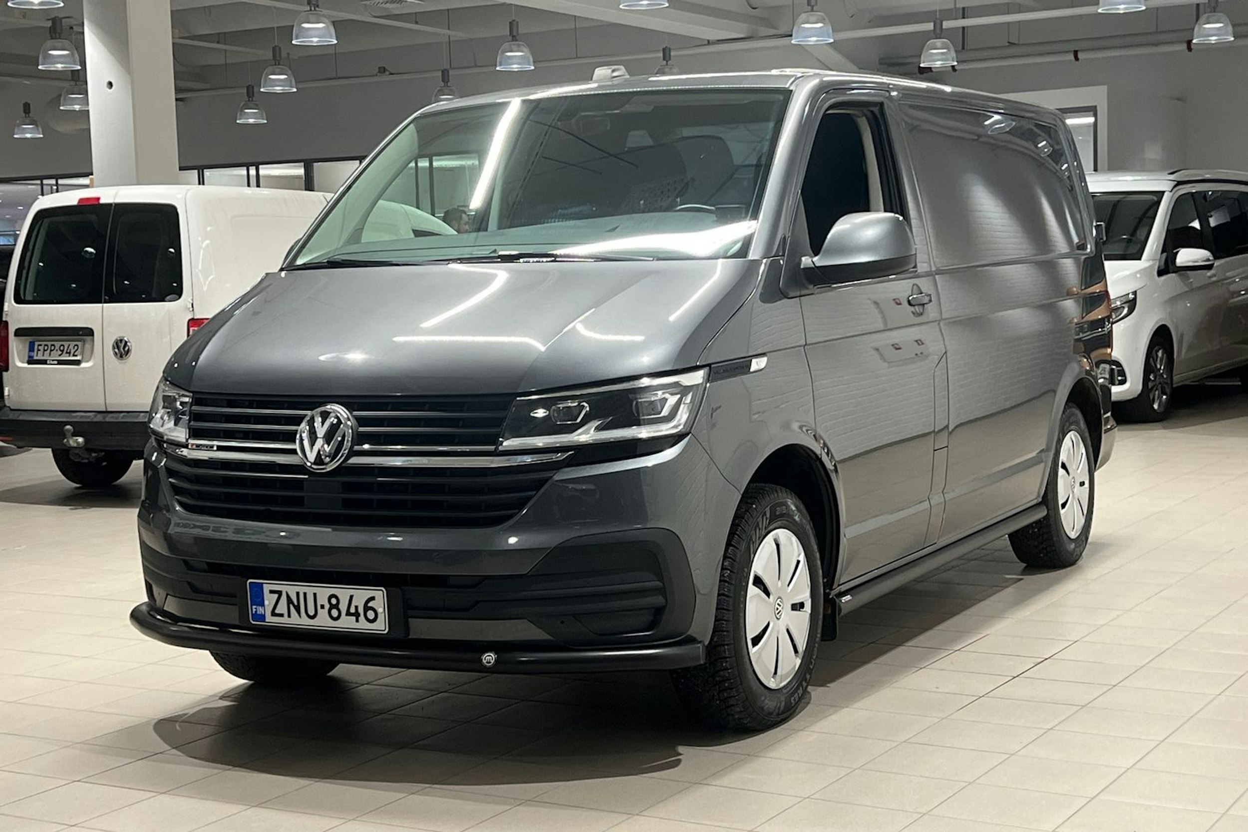 harmaa Volkswagen Transporter 2021 kuva 22.