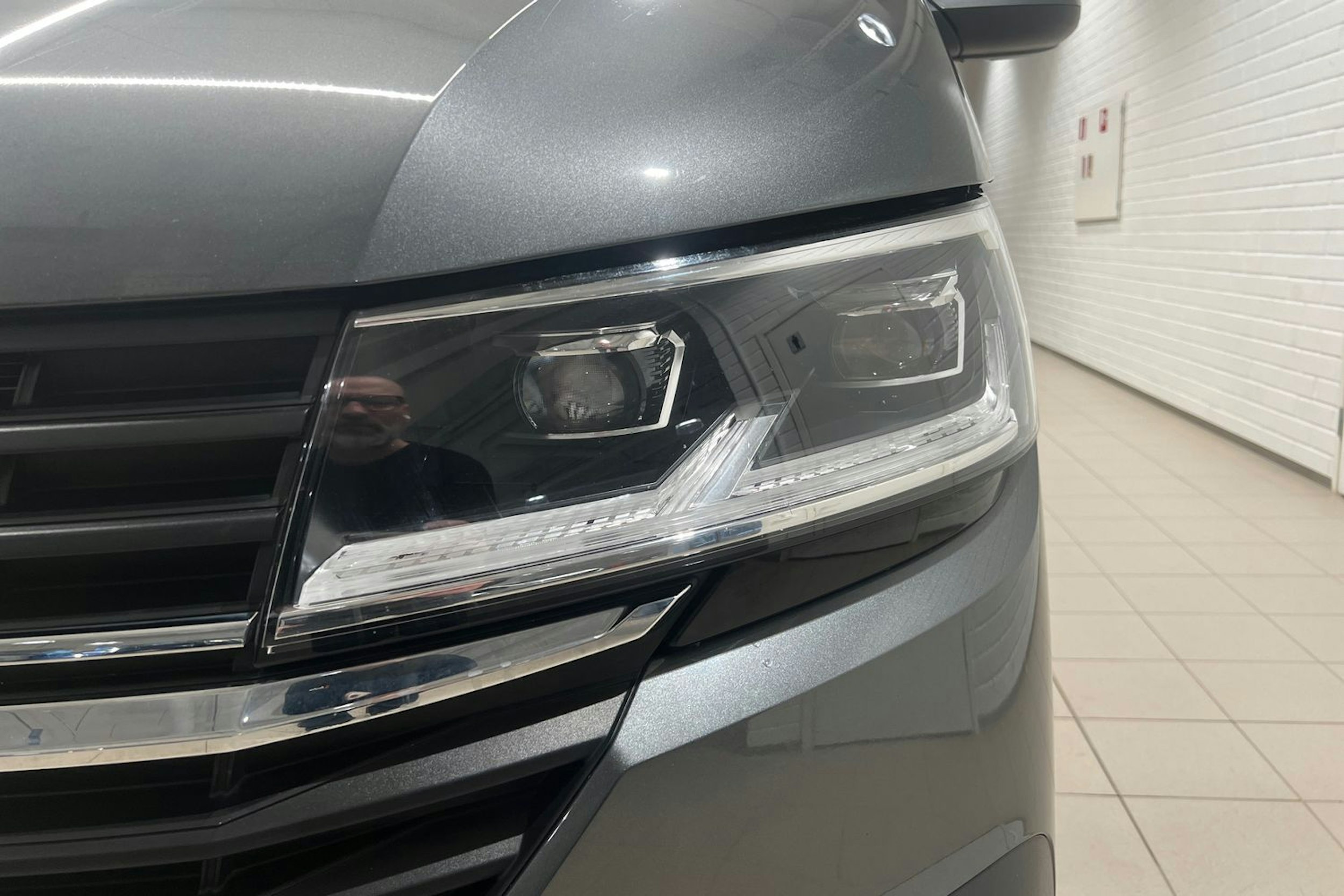 harmaa Volkswagen Transporter 2021 kuva 23.