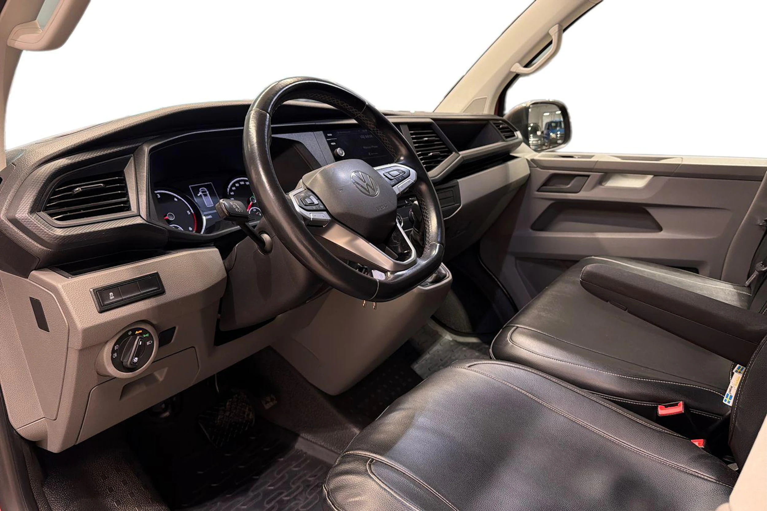 punainen Volkswagen Transporter 2021 kuva 8.