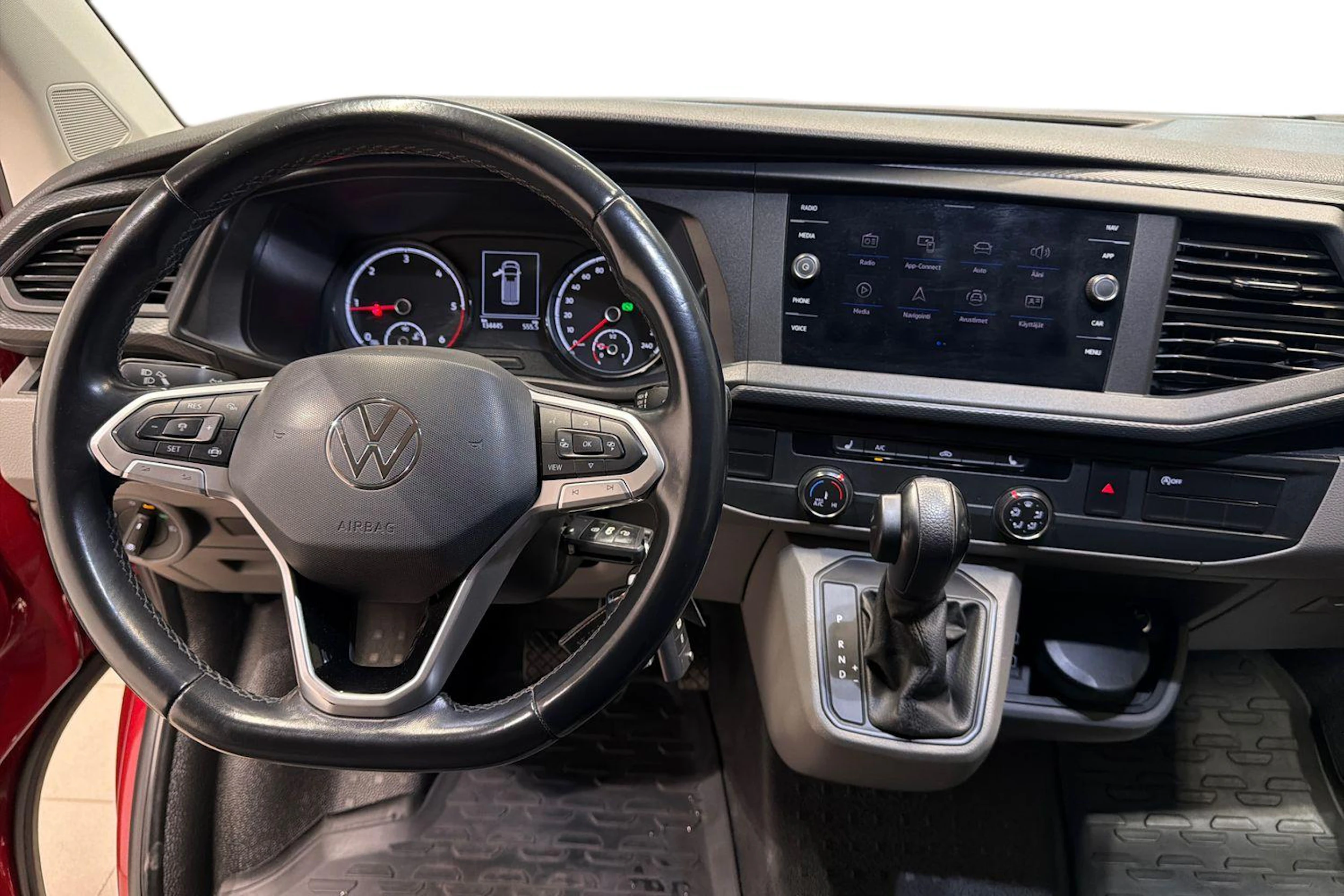 punainen Volkswagen Transporter 2021 kuva 9.