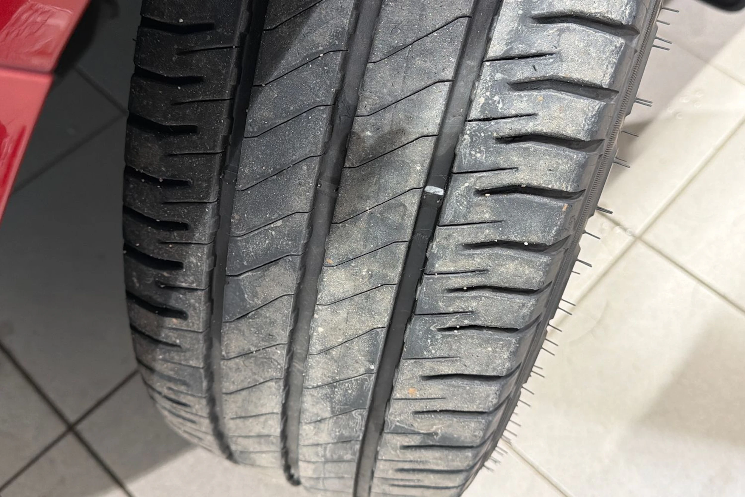 punainen Volkswagen Transporter 2021 kuva 13.