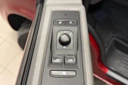 punainen Volkswagen Transporter 2021 kuva 15.