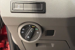 punainen Volkswagen Transporter 2021 kuva 16.