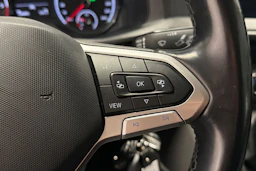 punainen Volkswagen Transporter 2021 kuva 18.