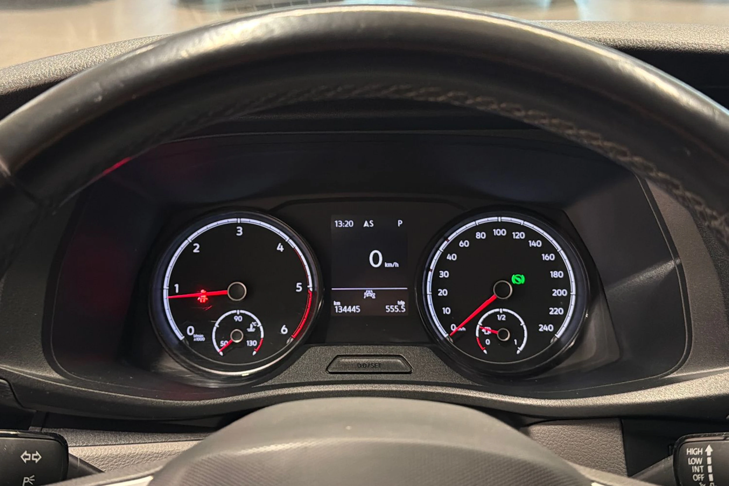 punainen Volkswagen Transporter 2021 kuva 19.